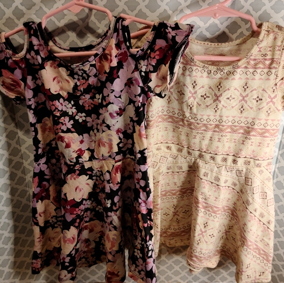 2 dresses - Picture 1 of 9